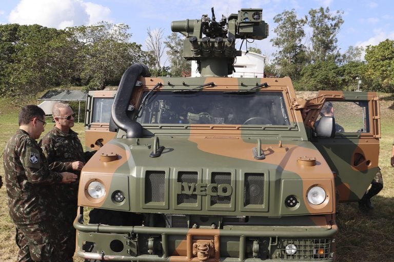 General de Exército Furlan Neto visita Organizações Militares no RJ: Foco em Ciência e Tecnologia