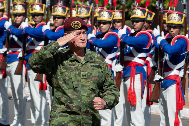 Comandante do Exército Brasileiro recebe visita de Homólogo Equatoriano