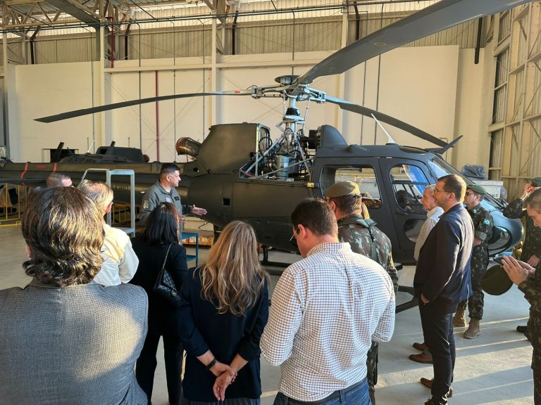 Forte Ricardo Kirk apresenta novidades da Aviação do Exército à Autoridades