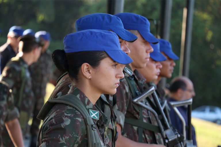 Nas Ondas da Amazônia: A Primeira Mulher Navegadora Fluvial do Exército Brasileiro