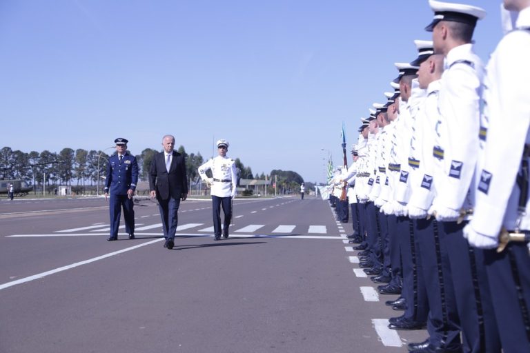 Cerimônia de Entrega de Espadins na AFA Marca Novo Capítulo para Cadetes da Turma Athos