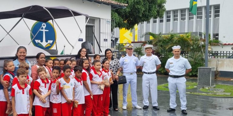 Agência Fluvial de Penedo e Rotary Club inspiram jovens com visitas guiadas