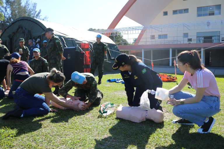 Mulheres se preparam para Operações de Paz em Curso Inédito no CIASC