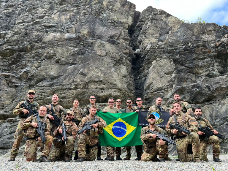 Intercâmbio Militar na Itália: Militares Brasileiros Destacam-se em Curso de Montanhismo