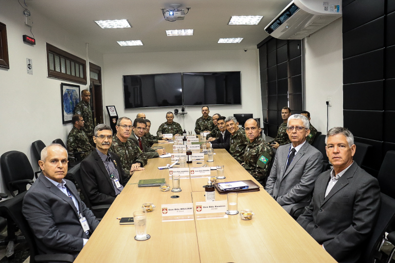 Comandante do Exército Visita o DECEx para Avaliar Principais Iniciativas Educacionais