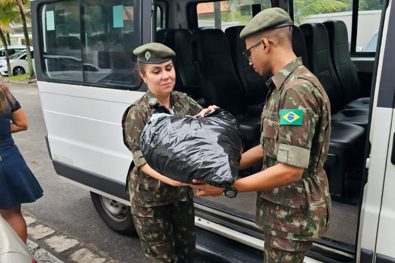 Exército Brasileiro Contribui Para Inclusão Social Através de Reciclagem