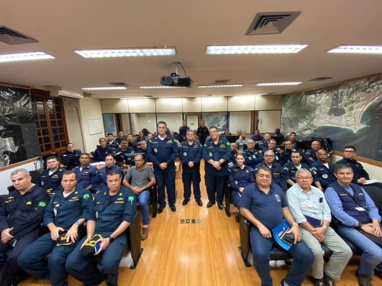 Com1ºDN coordena Exercício de combate à poluição hídrica na Baía de Guanabara