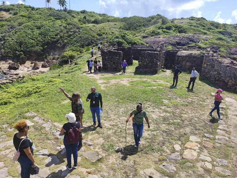 14º Batalhão Logístico Acolhe Alunos para Visita Técnica em Sítio Histórico