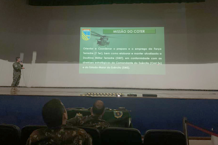 Generais instruem Cadetes na Academia Militar das Agulhas Negras