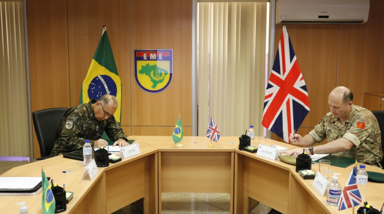 Diplomacia Militar em Foco: Brasil e Reino Unido Reforçam Laços na VIII CBEM