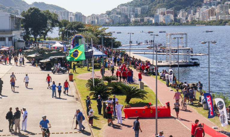 Regata a Remo do Corpo de Fuzileiros Navais: Celebração de Esporte e Maritimidade no Rio