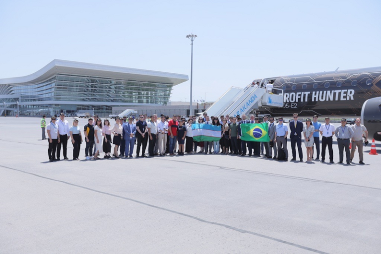 O E195-E2 da Embraer faz sua estreia No Uzbequistão e abre novas possibilidades