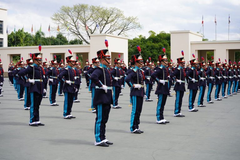 Futuros Líderes Militares: A Cerimônia de Entrega de Espadins na AMAN
