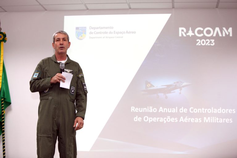 Controladores Aéreos se Reúnem para Aprimoramento e Capacitação em São José dos Campos
