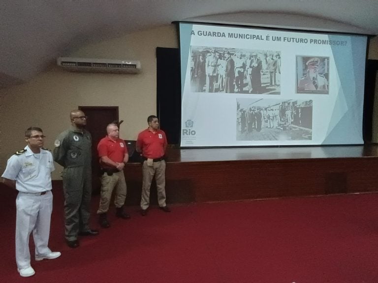 Guarda Municipal do Rio: Palestra na Base Aérea Naval de São Pedro Mostrou Uma Profissão de Dedicação à Sociedade