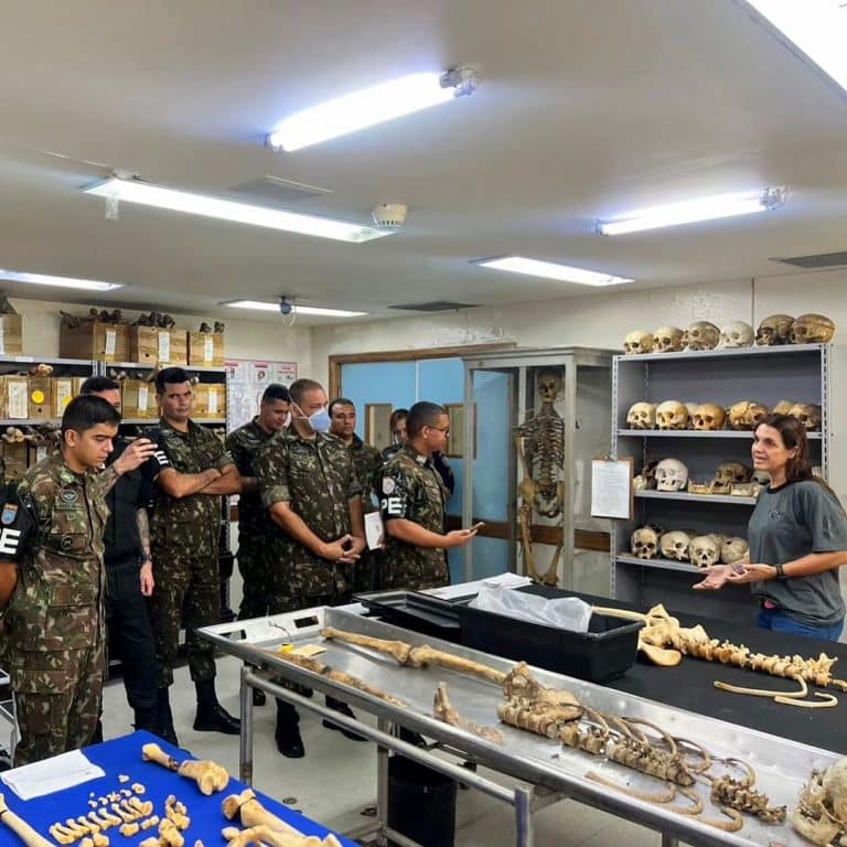 Desvendando o Mistérios da Perícia: Alunos do ESIE Aprofundam Conhecimentos no IMLAP