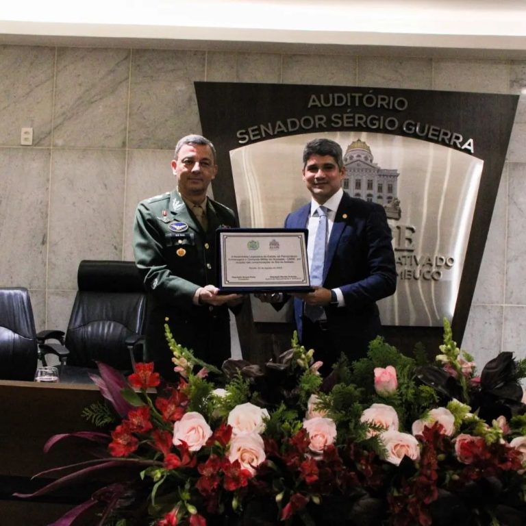 Exército Brasileiro Recebe Homenagem em Pernambuco