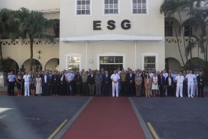 Escola Superior de Guerra realiza a 3ª Edição do Curso de Políticas e Estratégias Frente às Ameaças Complexas