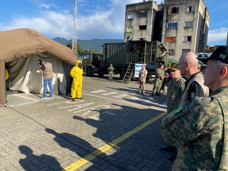 Fuzileiros Navais Demostram ao Ministro do GSI a Linha de Frente Contra Ameaças NBQR