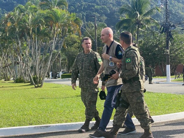 Resposta Rápida: Ministro Acompanha Aero Evacuação de Rádio Contaminados em Angra dos Reis