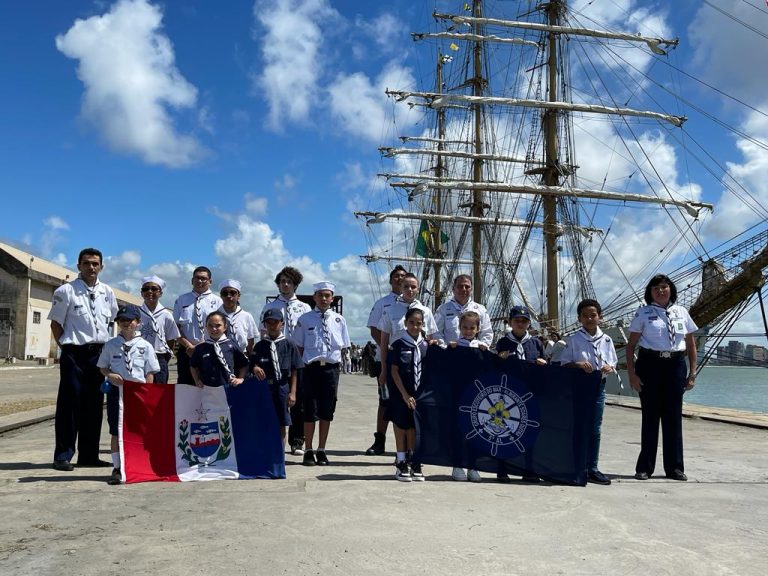 Escoteiros do Mar: Uma Jornada de Descobertas no Navio Veleiro Cisne Branco em Maceió