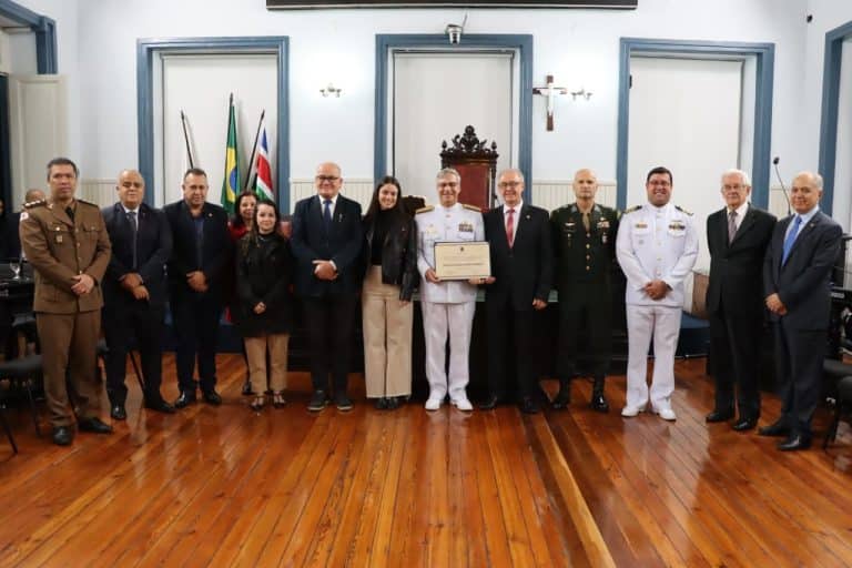 Almirante de Esquadra Vieira da Cunha é Homenageado como Cidadão Honorário de Juiz de Fora