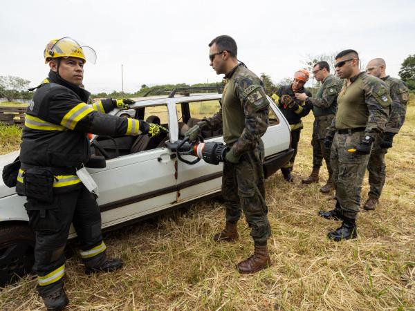 Militares Especializados em Resgate: A Coragem e a Técnica em Situações de Risco