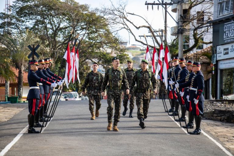 General Richard Fernadez Nunes Visita a Escola de Sargentos das Armas
