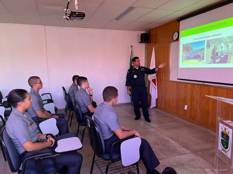 Navegando no Coração de Minas: Alunos do Colégio Naval Descobrem a Marinha em Terra Firme