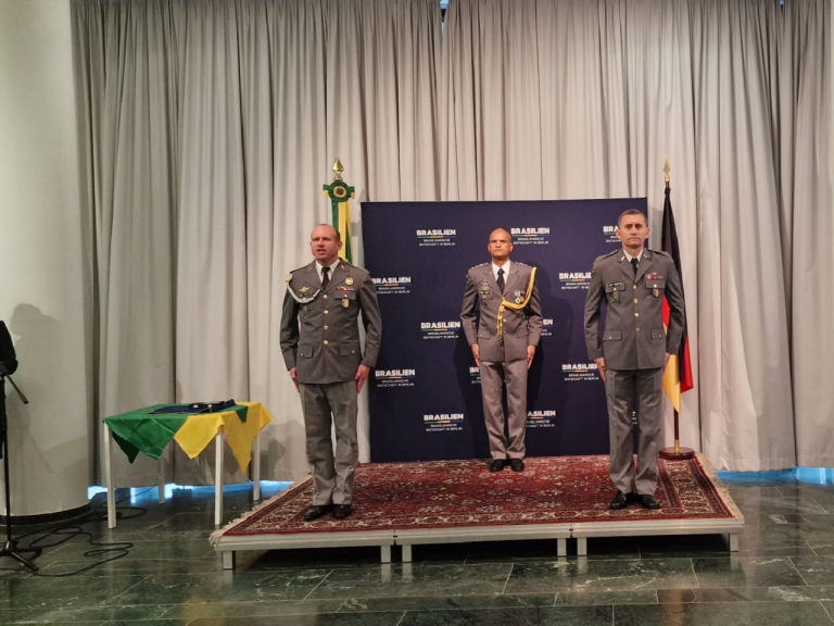 Celebração Brasileira em Solo Alemão: Homenagens e Transmissões de Cargo