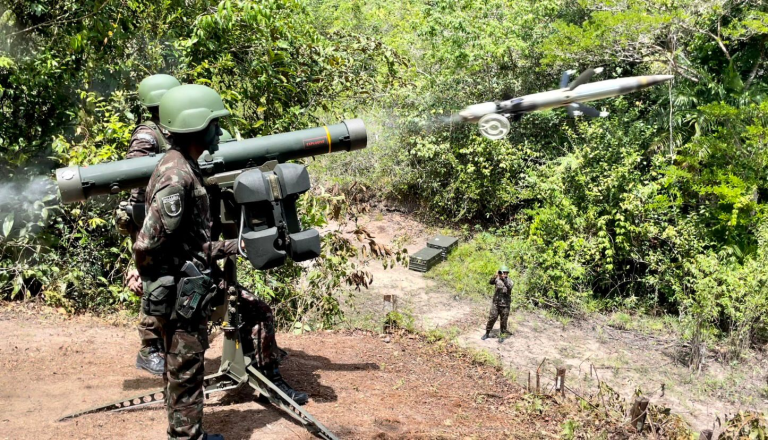 Exército realiza tiro real do míssil RBS 70 na Operação SAGITTA PIMUS