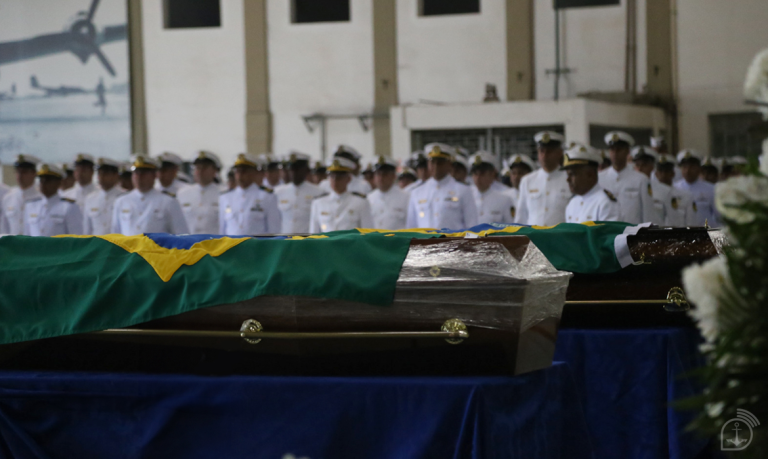 Despedida Emocionante: Marinha do Brasil Homenageia Fuzileiros Navais