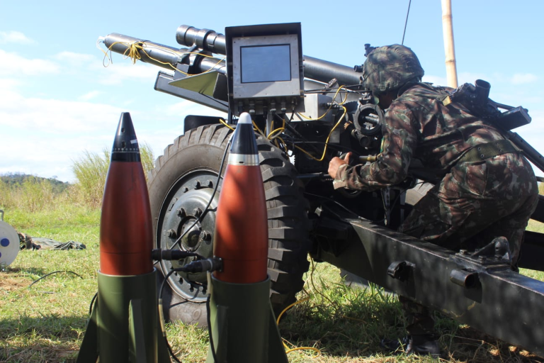 Grupo de Artilharia conduz exercício em Simulador de Apoio de Fogo da AMAN