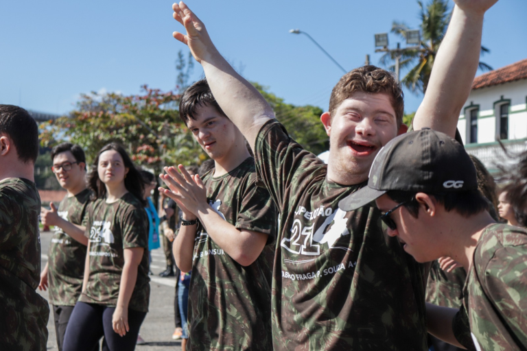 Iniciativa do Exército promove inclusão de pessoas com síndrome de down