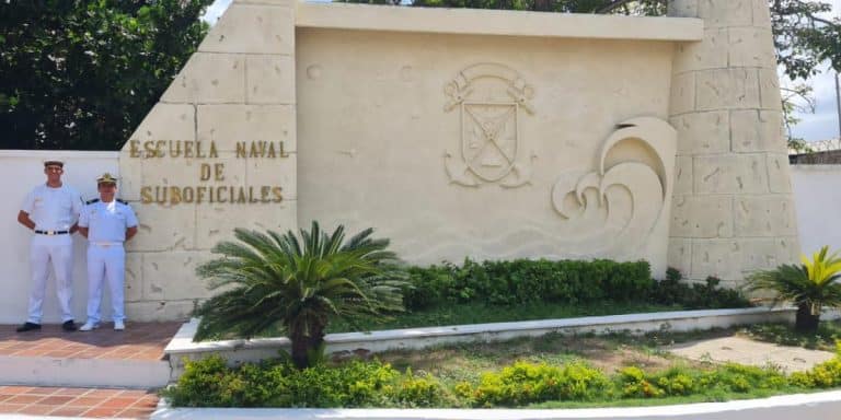 Marinheiros Brasileiros em Missão de Aprendizado na Colômbia