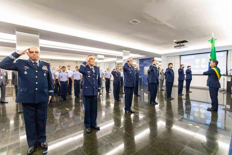 Medalha Militar: Reconhecimento a Décadas de Dedicação à Força Aérea