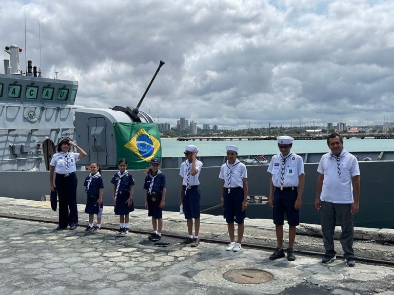 Escoteiros do Mar: Acompanhe a Manhã de Descobertas a Bordo do Navio-Patrulha Macau