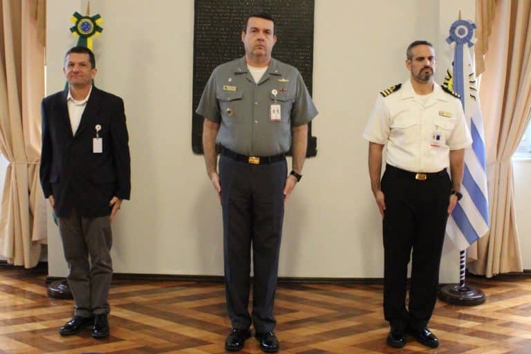 Escola de Guerra Naval Realiza a Celebração da Independência Uruguaia
