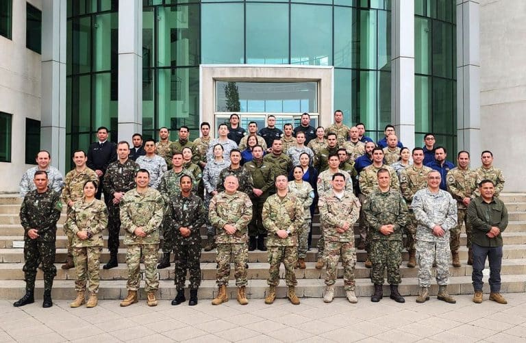 Militares do CCOPAB realizam visita ao Centro Conjunto para Operações de Paz do Chile