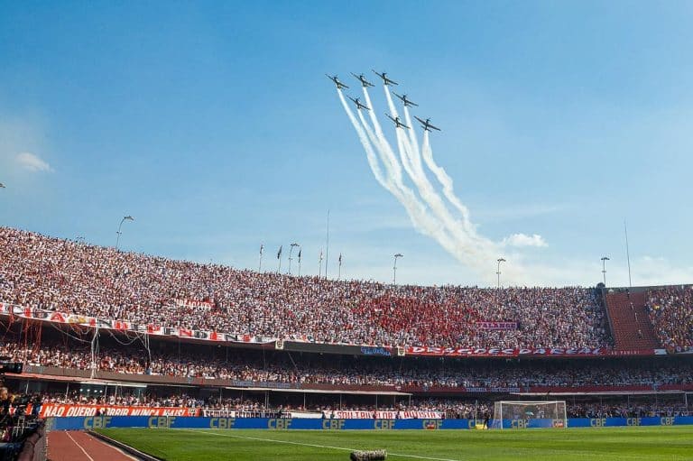 Esquadrilha da Fumaça Celebra Paixões Brasileiras: Futebol e Aviação!