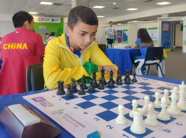 Jovem Prodigio do Xadrez Brasileiro Faz História em Competição Internacional