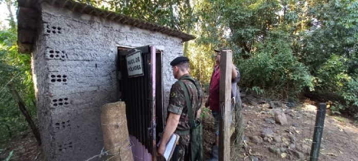 Rumo à Legalidade: Exército orienta garimpeiros em Coogamai, no RS