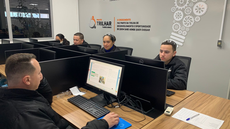 Primeira turma de colaboradores inicia qualificação no Espaço Trilhar da Taurus