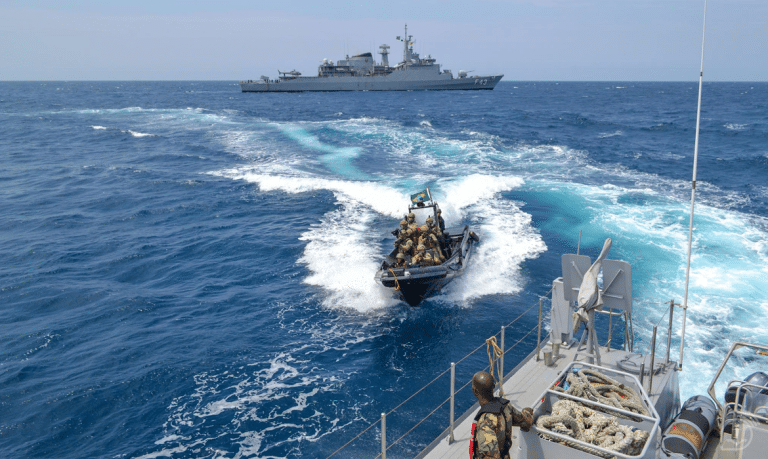 Operação GUINEX III: Marinha do Brasil e a Marinha de Togo Fortalecem Laços e a Segurança Marítima