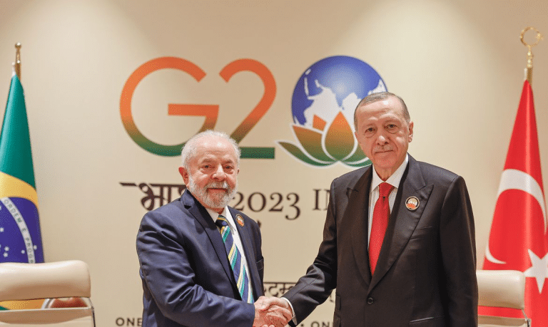 Brasil e Turquia Reativam Laços na Área da Defesa