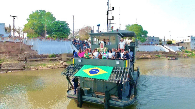Fé e Tradição Navegam Juntas: Marinha realiza primeira procissão fluvial em Cáceres-MT