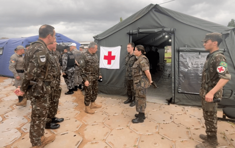 Força e Solidariedade: Exército e Marinha em Ação no RS!