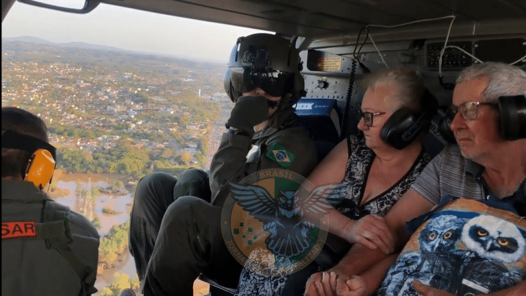Emocionante Resgate de Casal de Idosos pelo 2º Batalhão de Aviação do Exército Brasileiro