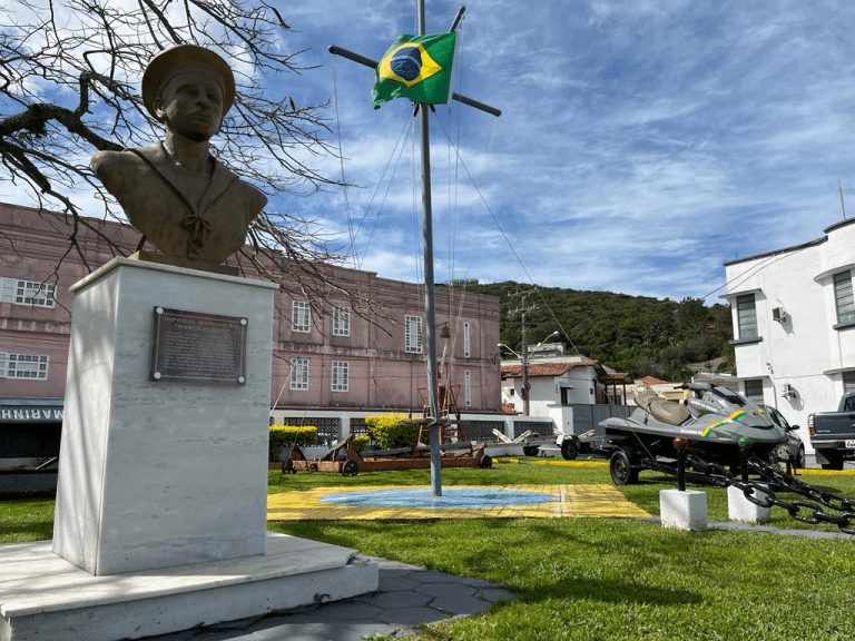 Centenário da Guardiã dos Mares: A Jornada da Delegacia da Capitania dos Portos de Laguna