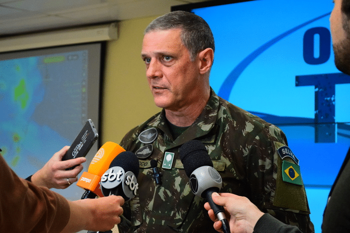 Exército Brasileiro em Ação: Auxílio Após Temporais no RS